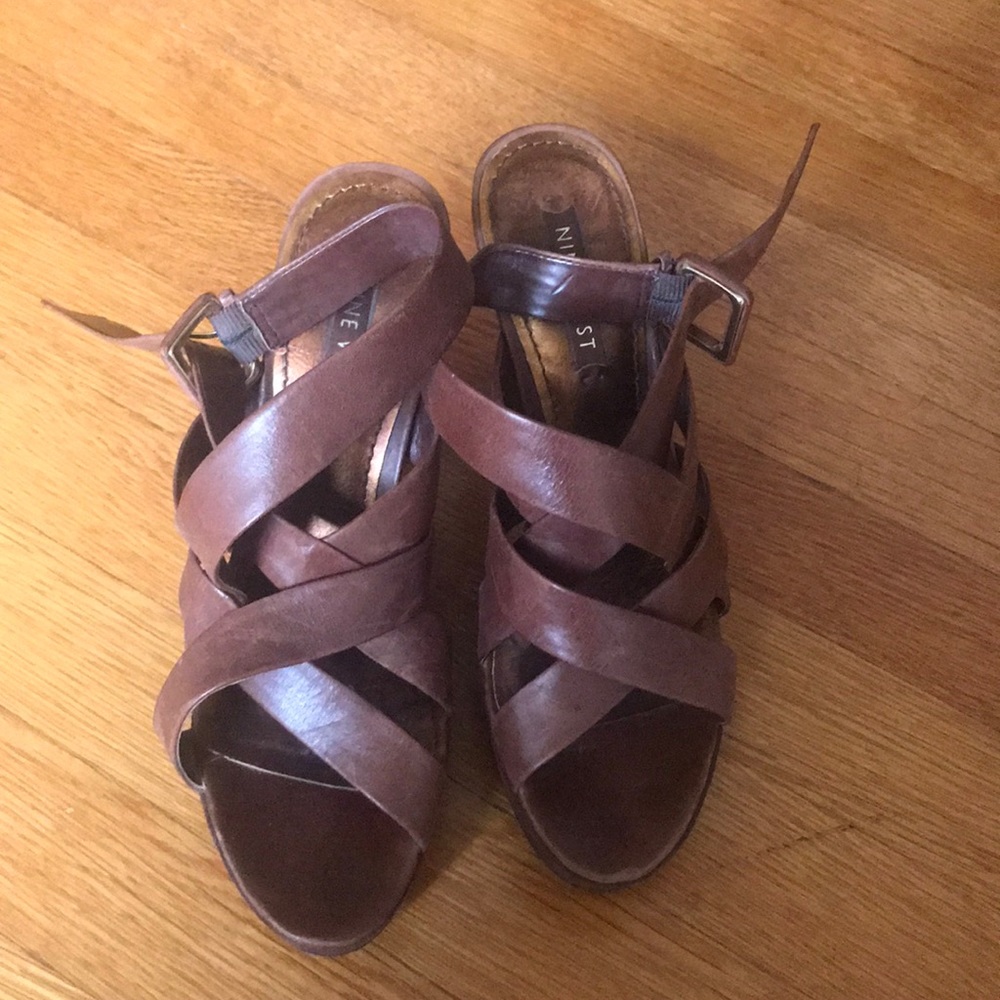 SZ 7.5 Nine West brown leather strapped heels